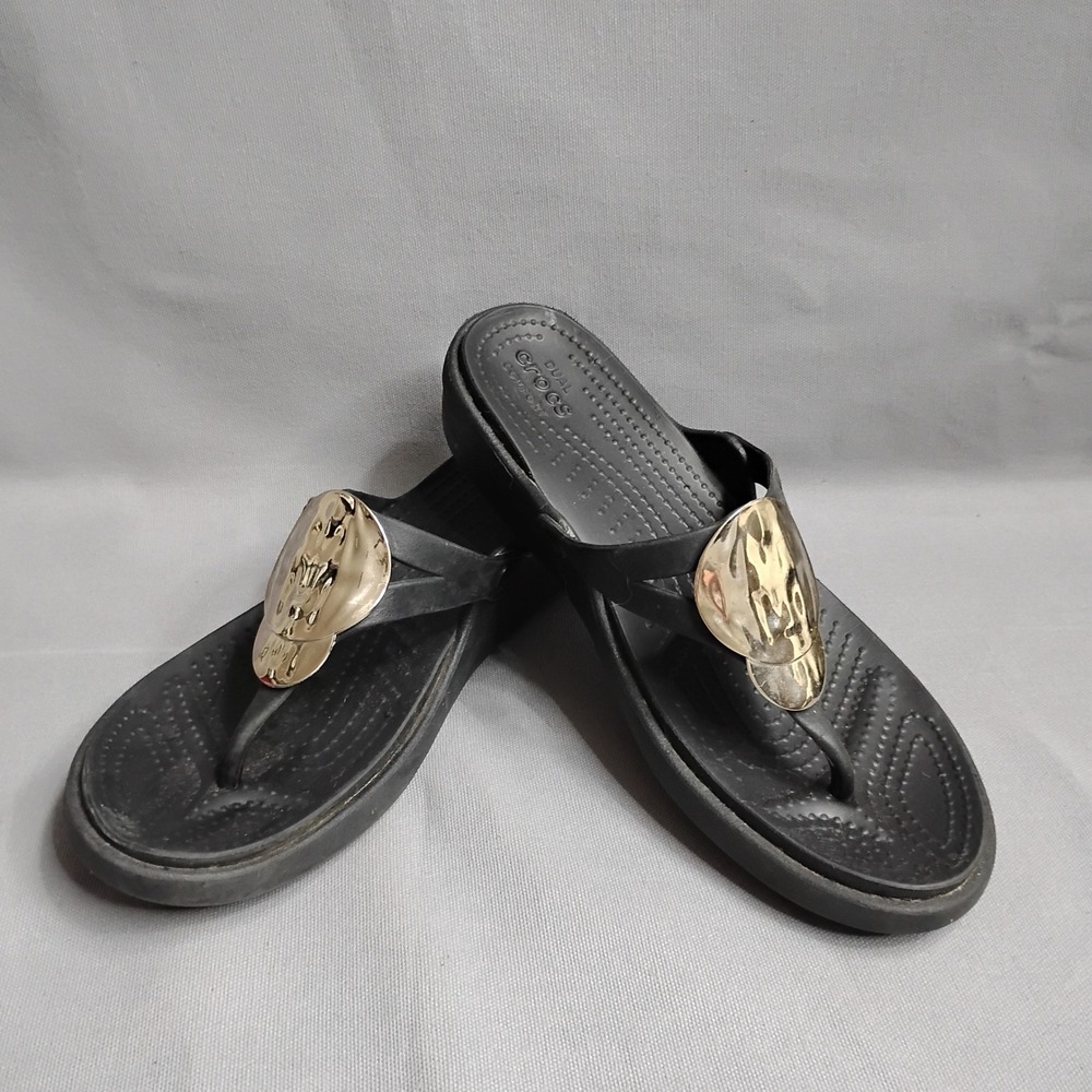 Crocs Womens Sanrah Hammered Circle Wedge Flip Flops Black Size 9